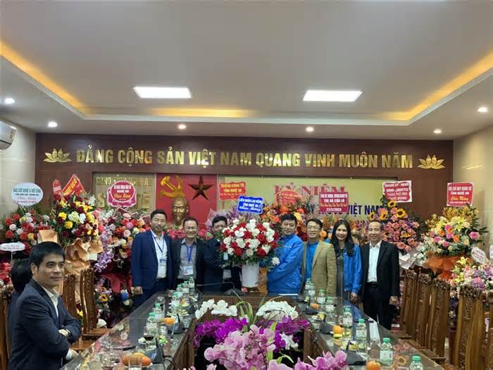 LĐLĐ tỉnh Nghệ An chúc mừng ngày Thầy thuốc Việt Nam
