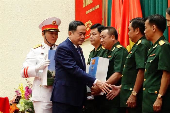 Chủ tịch Quốc hội Trần Thanh Mẫn thăm và làm việc với Quân khu 9