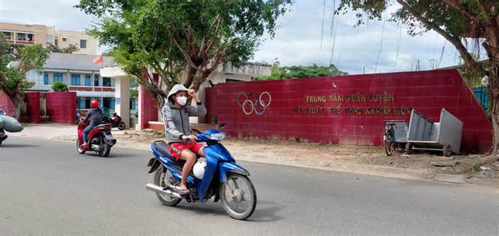 Vụ chiếm giữ tiền ăn và tập của cầu thủ Khánh Hòa: Không có chuyện 'chìm xuồng'