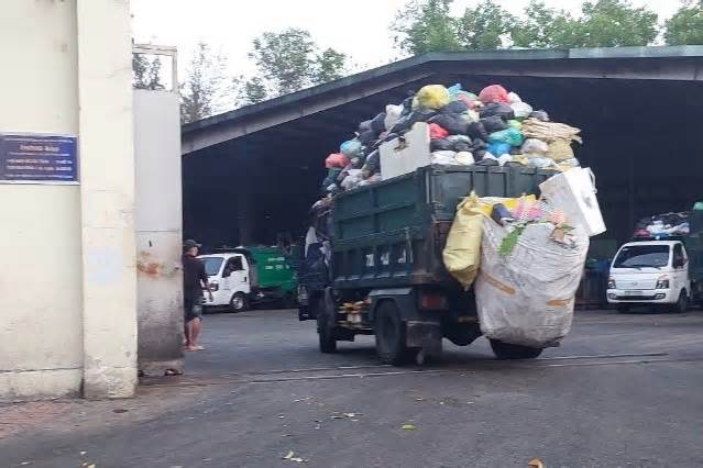 Đang làm việc lúc nửa đêm, công nhân môi trường bị người lạ vô cớ đâm