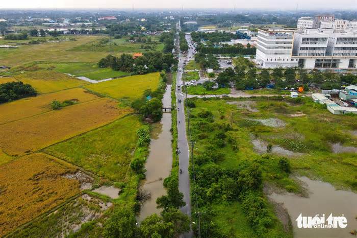 Đường vào Bệnh viện Nhi đồng, Bệnh viện Truyền máu Huyết học chi chít ổ gà, ổ voi