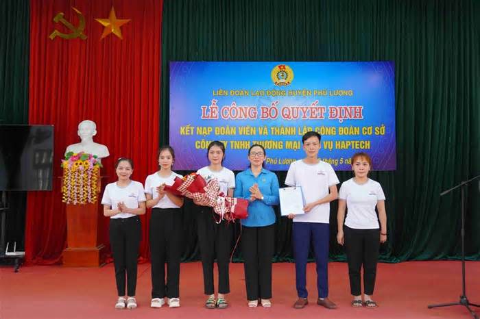 Liên đoàn Lao động huyện Phú Lương kết nạp mới 69 đoàn viên