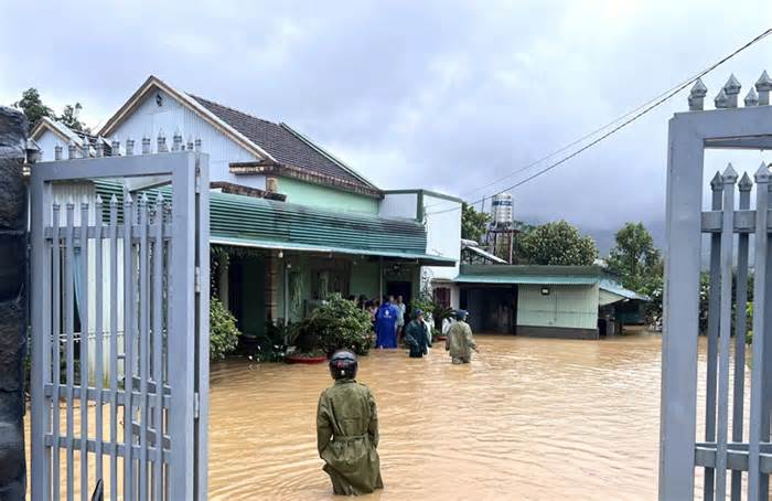 Lâm Đồng nỗ lực hỗ trợ đưa người dân ra khỏi vùng ngập úng