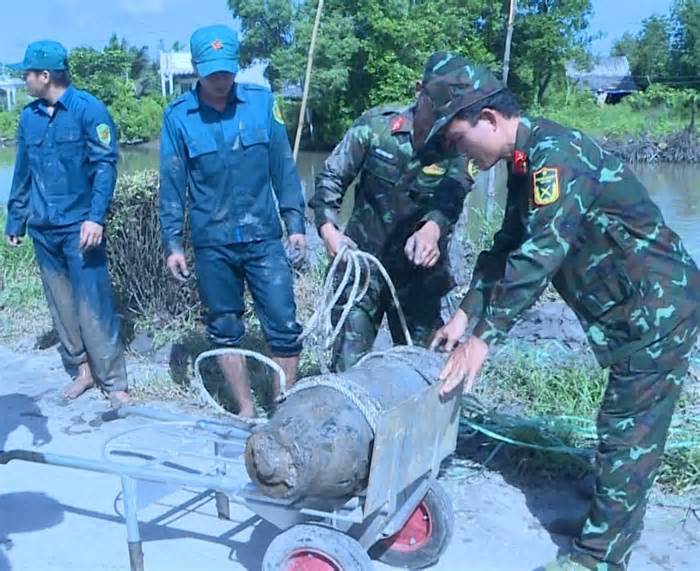 Múc đất san nền nhà, phát hiện bom nặng 150kg còn nguyên kíp nổ