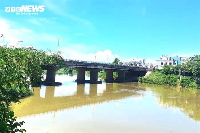Dừng xe máy giữa cầu, nam thanh niên ở Quảng Nam nhảy sông tự tử