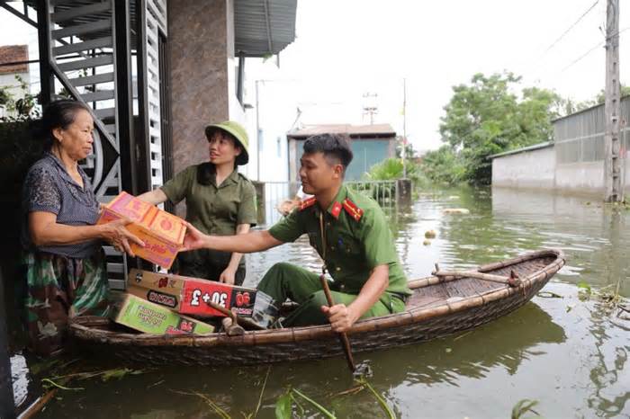 Hà Nội: Người đàn ông tử vong khi đi đánh cá trên sông Tích