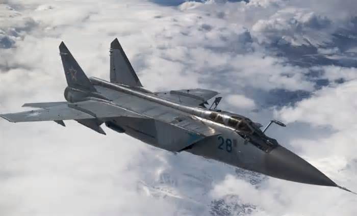 Tiêm kích MiG-31 Nga chặn máy bay không người lái Mỹ trên Biển Đen