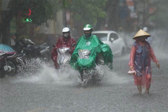 Tin tức 24h: Bão số 3 đổ bộ vào Biển Đông, cảnh báo mưa lớn ở Nam Bộ