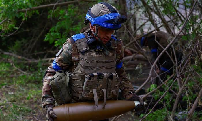 Ukraine chuyển đạn chờ hủy cho binh sĩ trên tiền tuyến