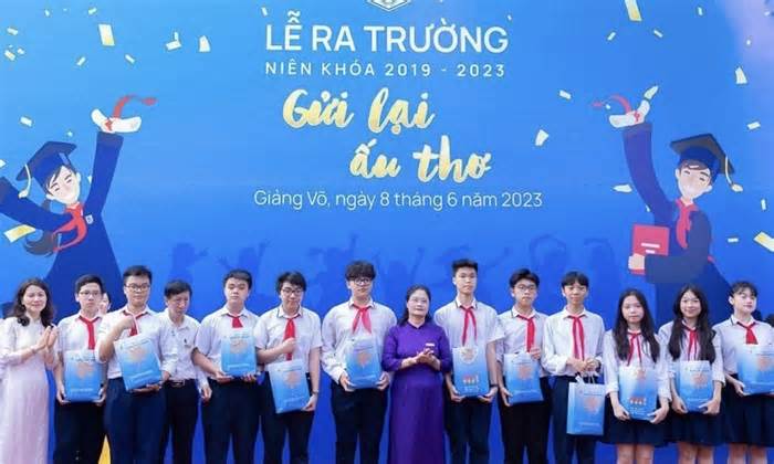 Trường học có hơn 300 lượt học sinh đỗ chuyên và cận chuyên ở Hà Nội