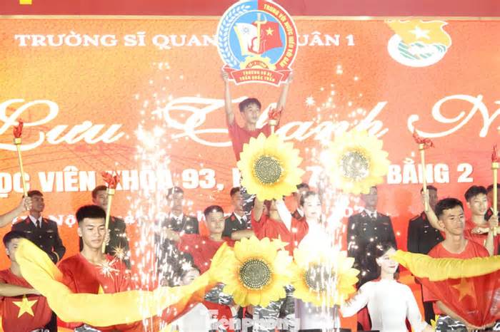 Màn chào đón ấn tượng tân học viên Sĩ quan Lục quân 1