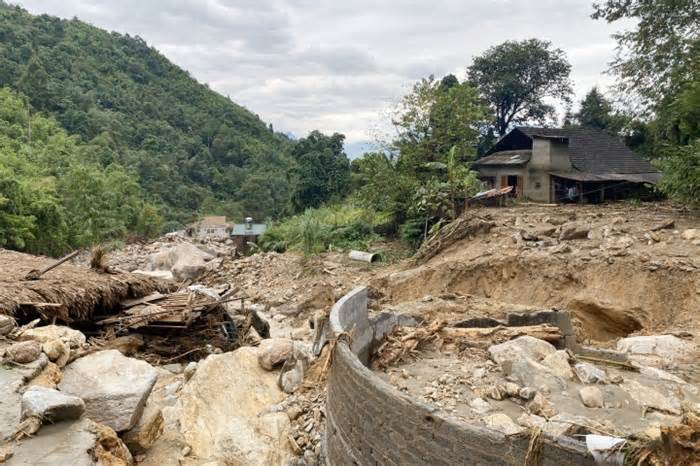 Thủ tướng chỉ đạo sơ tán dân ra khỏi vùng nguy hiểm sau vụ lũ quét ở Lào Cai