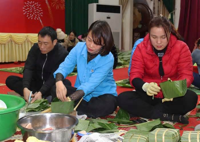 500 chiếc bánh chưng dành cho công nhân, lao động khó khăn ở Hải Dương