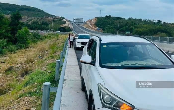 Nhiều ô tô thủng lốp khi chạy cao tốc đoạn qua Đắk Lắk