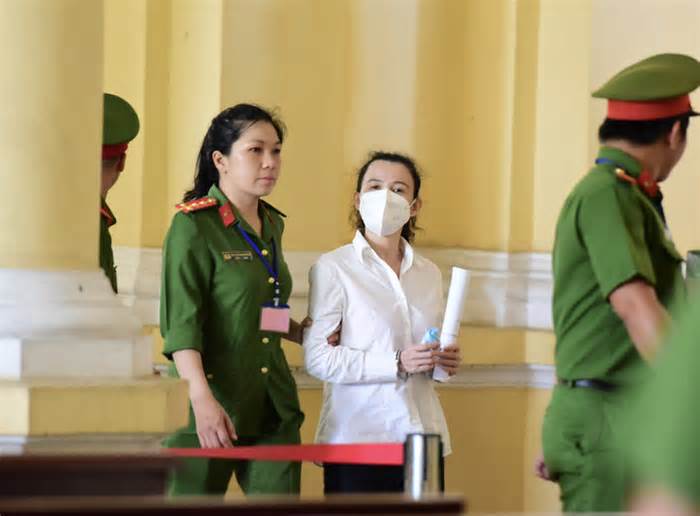 Sáng nay 1-3, ông Trần Văn Sỹ và bà Hàn Ni ra tòa vụ 'phản biện' bà Nguyễn Phương Hằng