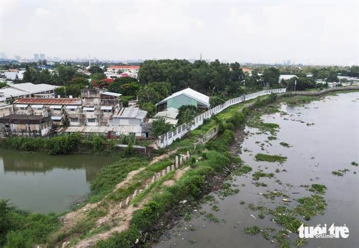 TP.HCM đề xuất chính sách hỗ trợ hộ dân bị ảnh hưởng sạt lở bờ kênh Thanh Đa