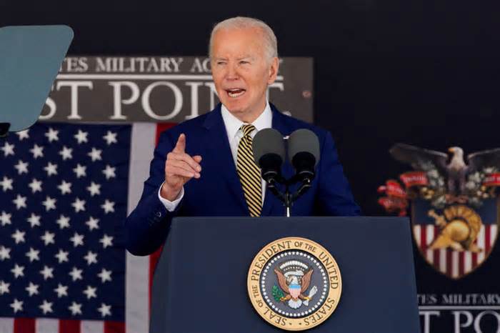 Ông Biden lấy lòng cử tri quân đội: 'Mỹ là siêu cường duy nhất'