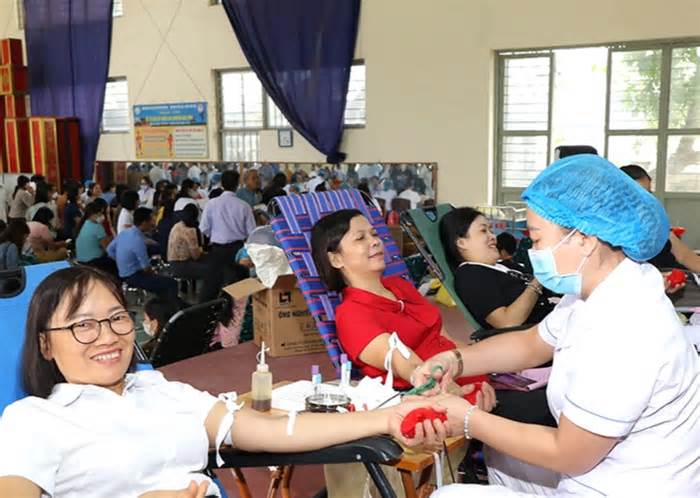 Trên 600 đoàn viên, CNLĐ tại Ninh Bình tham gia hiến máu tình nguyện