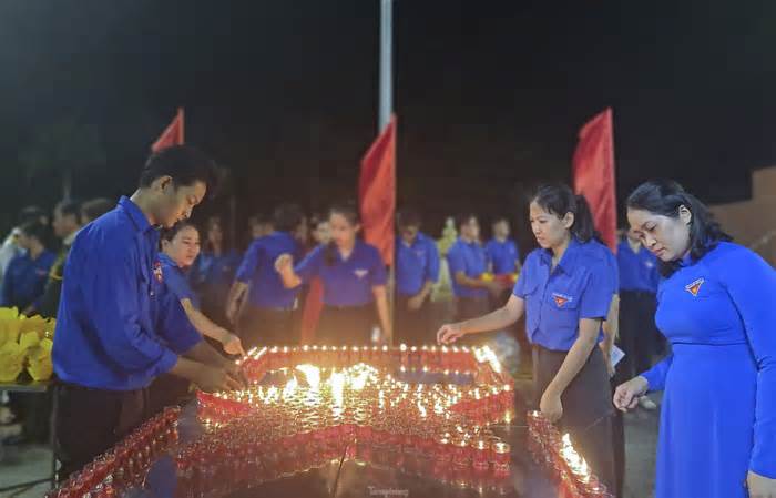Bình Định đồng loạt thắp nến tri ân các anh hùng liệt sĩ tại 106 nghĩa trang, đài tưởng niệm