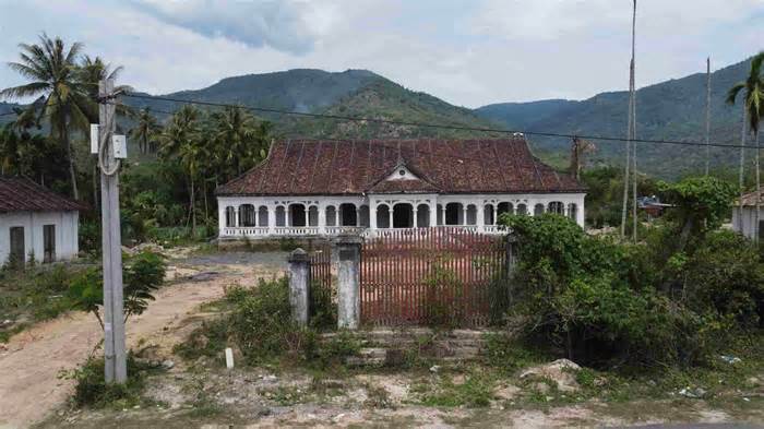 Khẩn trương phục hồi, bảo tồn nhà cổ 100 tuổi xuống cấp ở Khánh Hòa