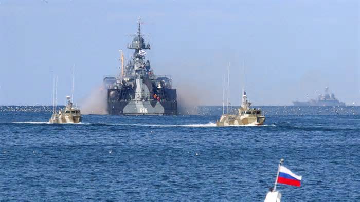 Nga bắn hạ 11 drone gần nơi đóng quân của Hạm đội Biển Đen, chặn 2 drone bay tới Matxcơva