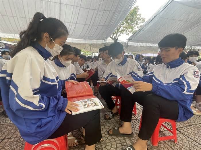 Quảng Bình hỗ trợ gần 4 tỉ đồng cho học sinh và sinh viên dân tộc thiểu số