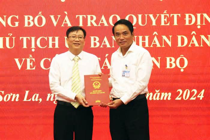 Công bố quyết định của Chủ tịch UBND tỉnh Sơn La về công tác cán bộ