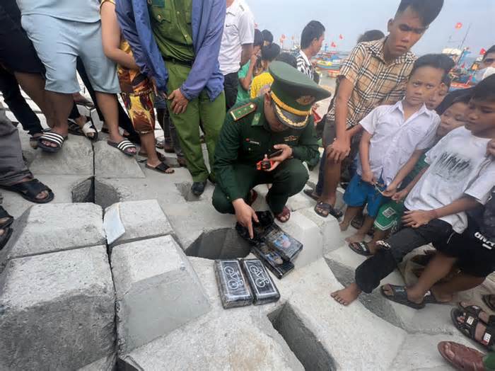 Lại phát hiện 4kg ma túy ở bờ biển Quảng Ngãi, nơi từng có gần 300kg ma túy trôi dạt vào bờ