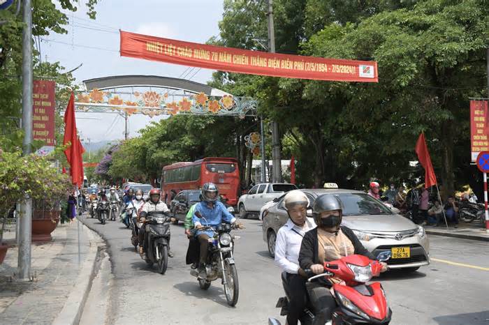 Điện Biên Phủ rực rỡ cờ hoa trước ngày diễu binh, diễu hành