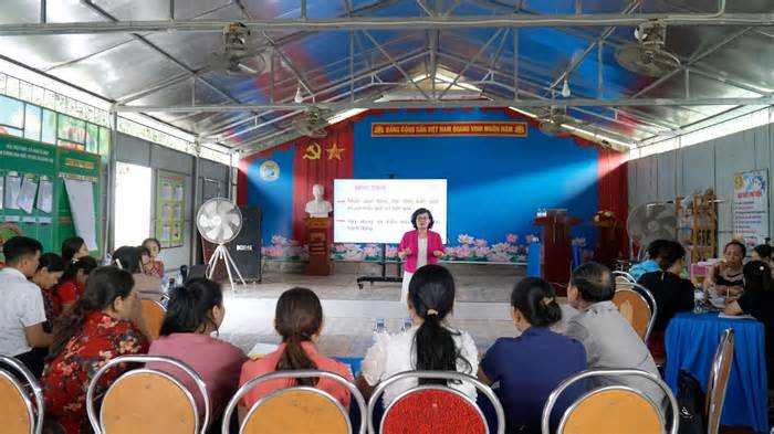 Thầy trò huyện miền núi Nghệ An tìm hiểu về bình đẳng giới
