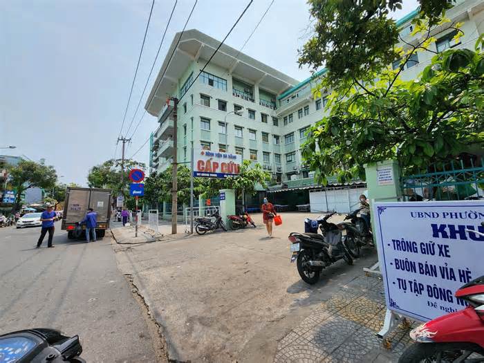 Đà Nẵng: Mạnh tay dẹp bãi giữ xe vỉa hè trước cổng bệnh viện