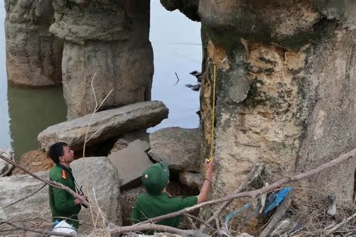 Trụ cầu sông Lô trơ lõi thép: sửa chữa, khắc phục hay xây cầu mới?