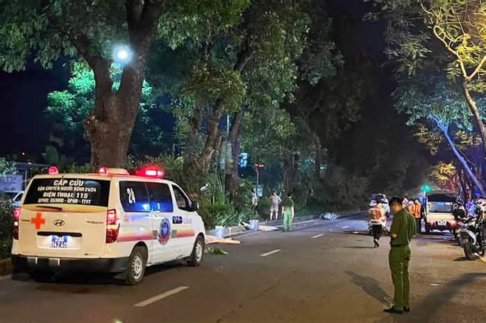 Điều tra vụ tai nạn làm 3 thanh niên tử vong trên đường Láng ở Hà Nội