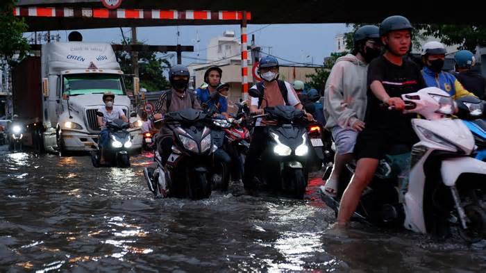 TPHCM ứng phó triều cường kết hợp mưa lớn