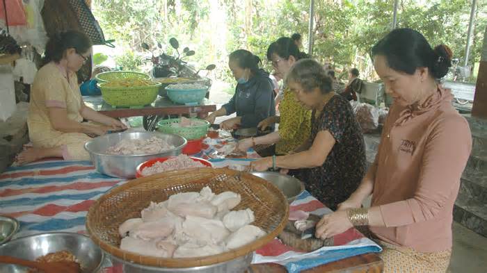 'Biệt đội tóc dài' nhân ái