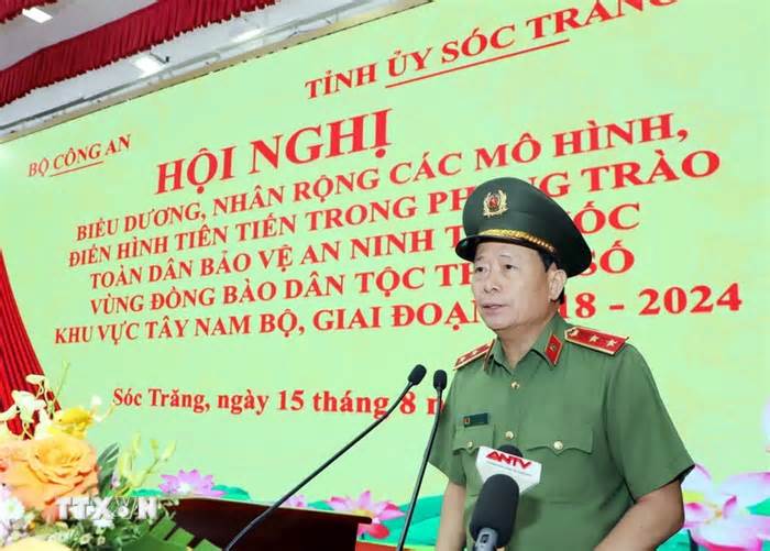 Đồng bào dân tộc thiểu số ở Tây Nam Bộ tích cực tham gia bảo vệ an ninh Tổ quốc