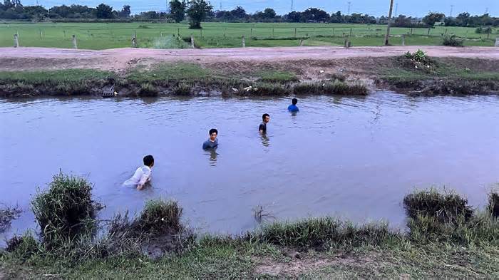 Vớt được thi thể 3 nữ sinh tắm kênh bị chết đuối ở Bình Thuận