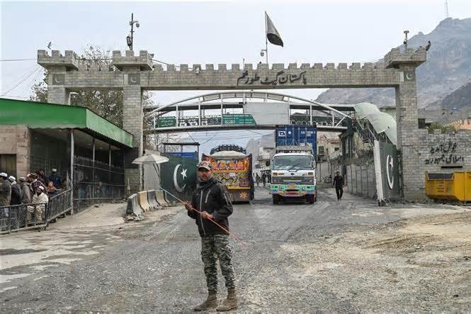 Pakistan đóng cửa khẩu biên giới với Afghanistan sau trận đấu súng