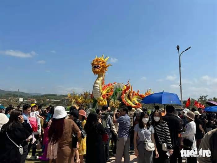 Linh vật rồng Quảng Trị thu hút 101.000 lượt khách đến thị trấn biên giới