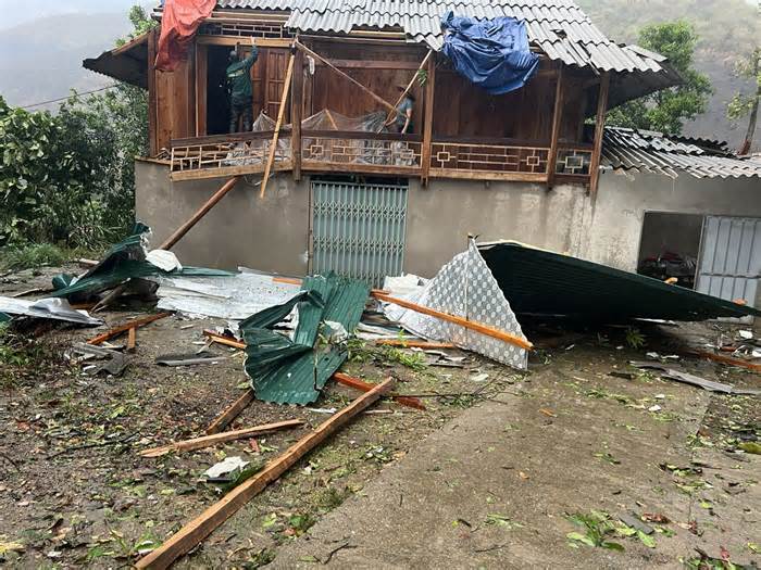 Thanh Hoá: Mưa đá kèm dông lốc gây thiệt hại lớn