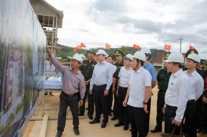 Thủ tướng yêu cầu tăng tốc xây dựng trường nội trú, hoàn thành trước 30/8
