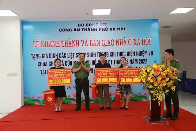 Hà Nội: Bàn giao nhà ở xã hội tặng gia đình liệt sỹ phòng, chữa cháy
