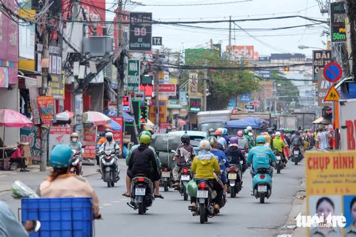 Sớm mở rộng hơn 2km đường Nguyễn Thị Tú ở cửa ngõ Tây TP.HCM