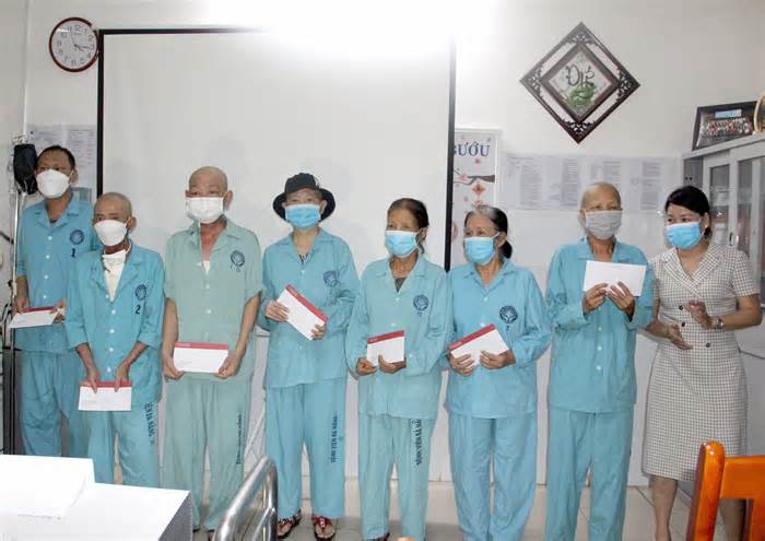 Tiếp thêm niềm lạc quan cho bệnh nhân Bệnh viện Đà Nẵng