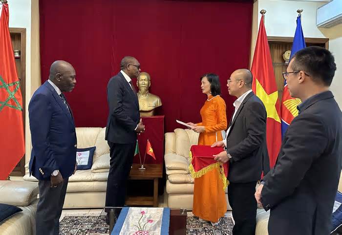 Trao quyết định bổ nhiệm Lãnh sự danh dự Việt Nam tại Benin