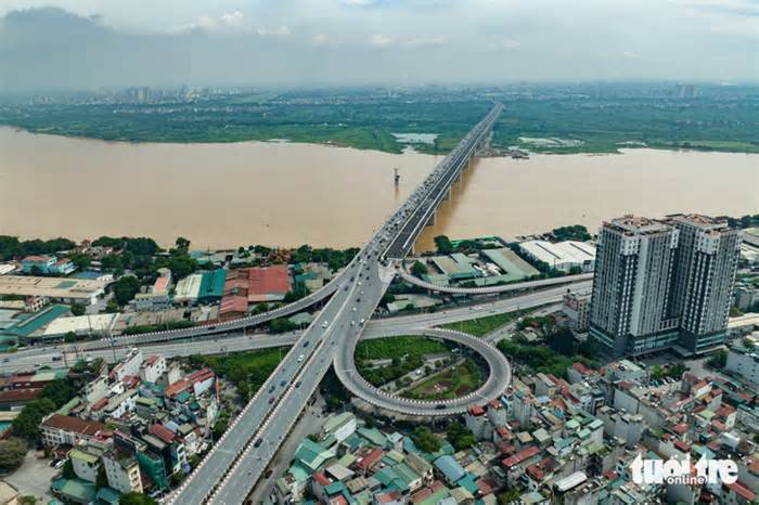 Người dân đi lại trên cầu Vĩnh Tuy thế nào sau thông xe?