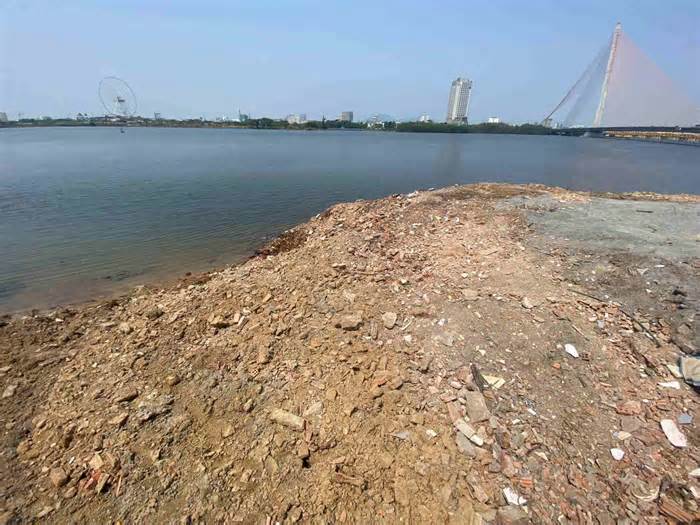 Xuất hiện dấu hiệu đổ đất, lấn sông Hàn ở Đà Nẵng