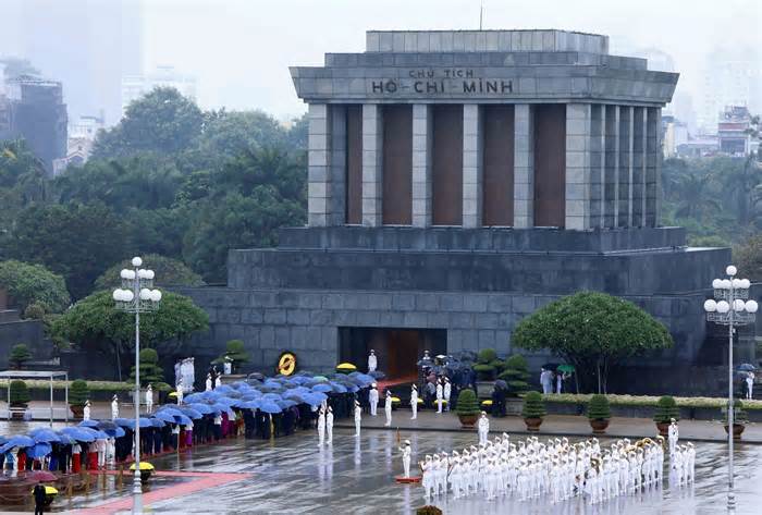 Tạm ngừng tổ chức lễ viếng Chủ tịch Hồ Chí Minh từ ngày 12/6