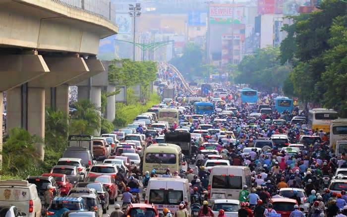 Ùn tắc giao thông ở Hà Nội: 'Căn bệnh mãn tính' ngày càng khó chữa