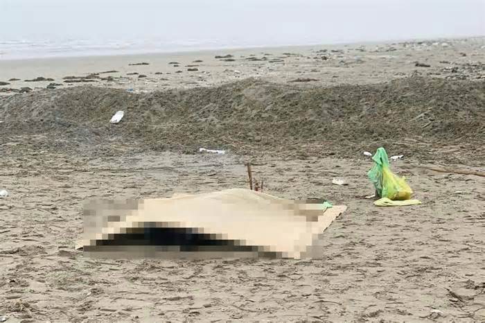 Phát hiện thi thể người phụ nữ dạt vào bờ biển
